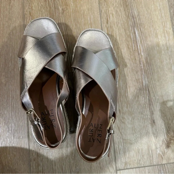 Naturalizer Women’s Silver Open Toe Buckle Espadrille Wedge Sandals Size 7.5 GUC - Picture 4 of 12